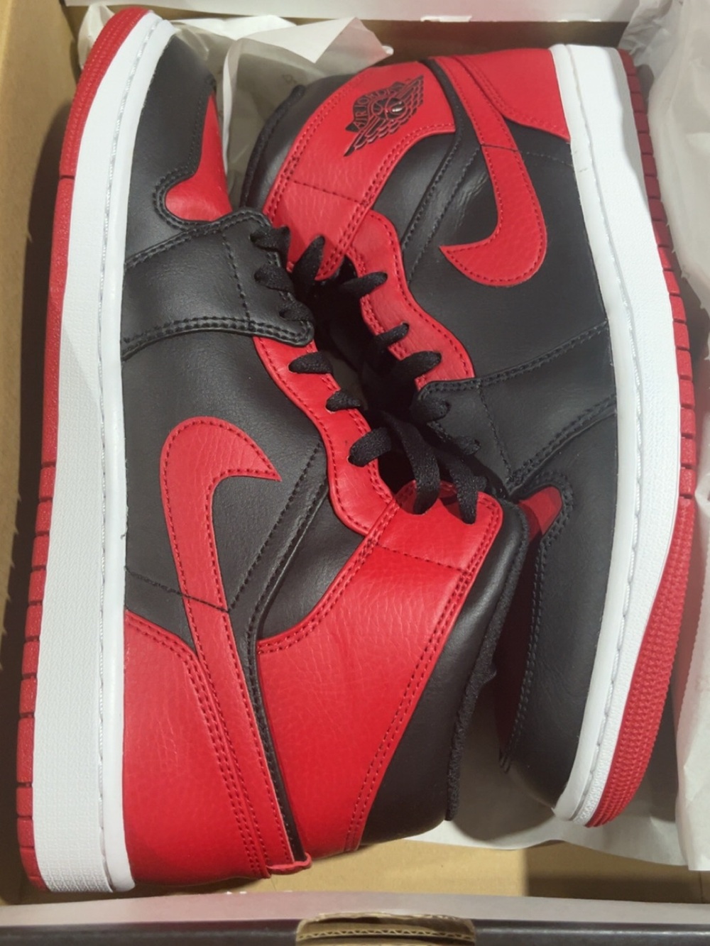 AIR JORDAN 1 MID - Black/Red/White